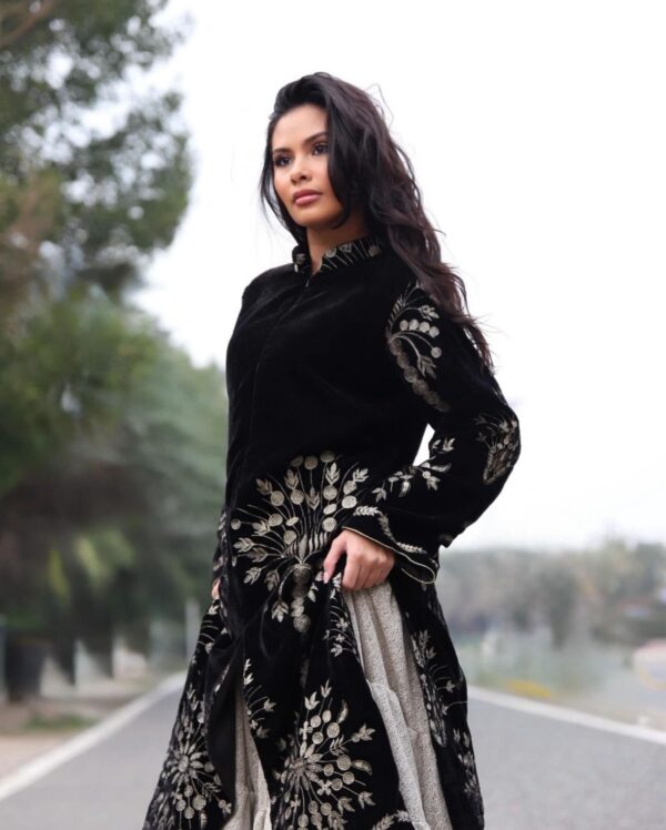 جلابية مخمل أسود