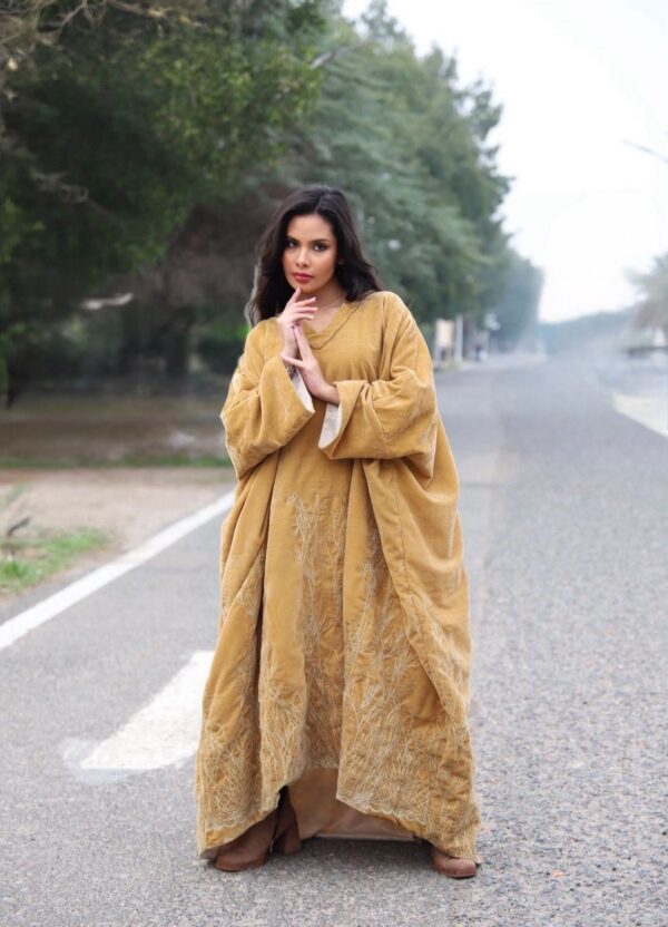 جلابية ماسترد مطرزة