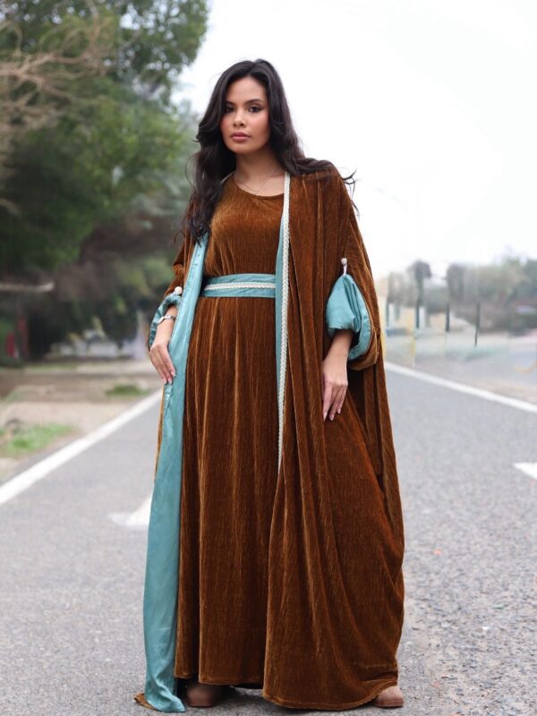 جلابية مخمل مع بشت مبطنة بالحرير