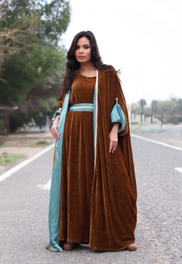 جلابية مخمل مع بشت مبطنة بالحرير