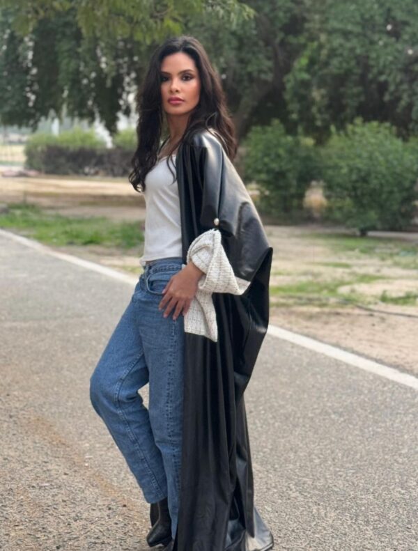 بشت جلد أسود